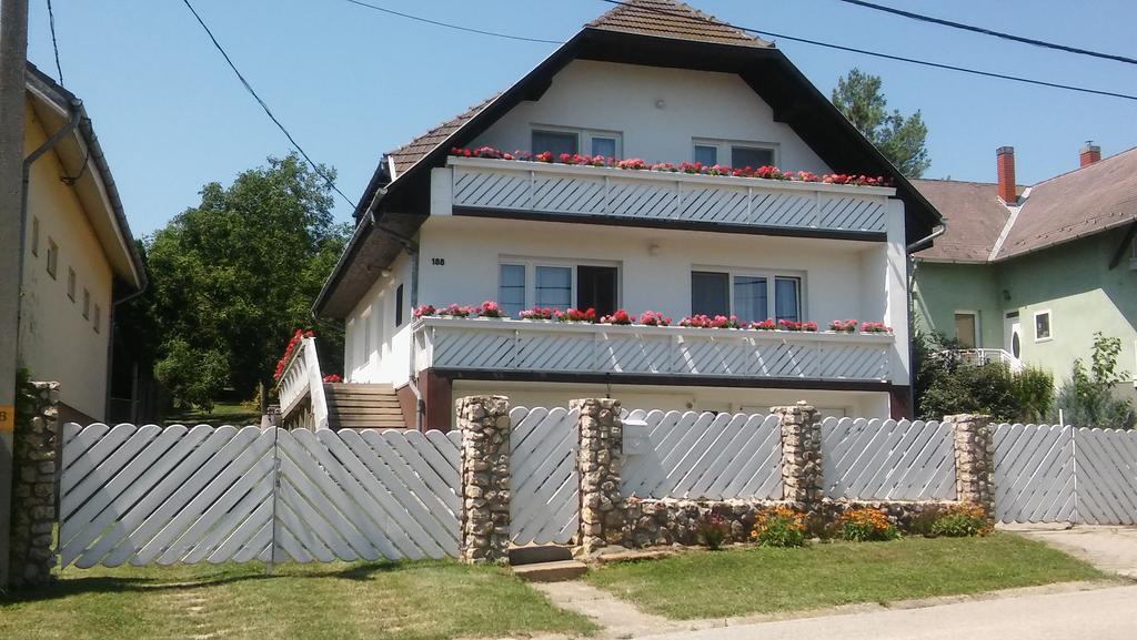 Betti Vendégház Alsópáhok Kültér fotó